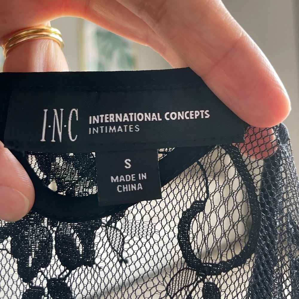 Black Lace Robe - Picture 3 of 3